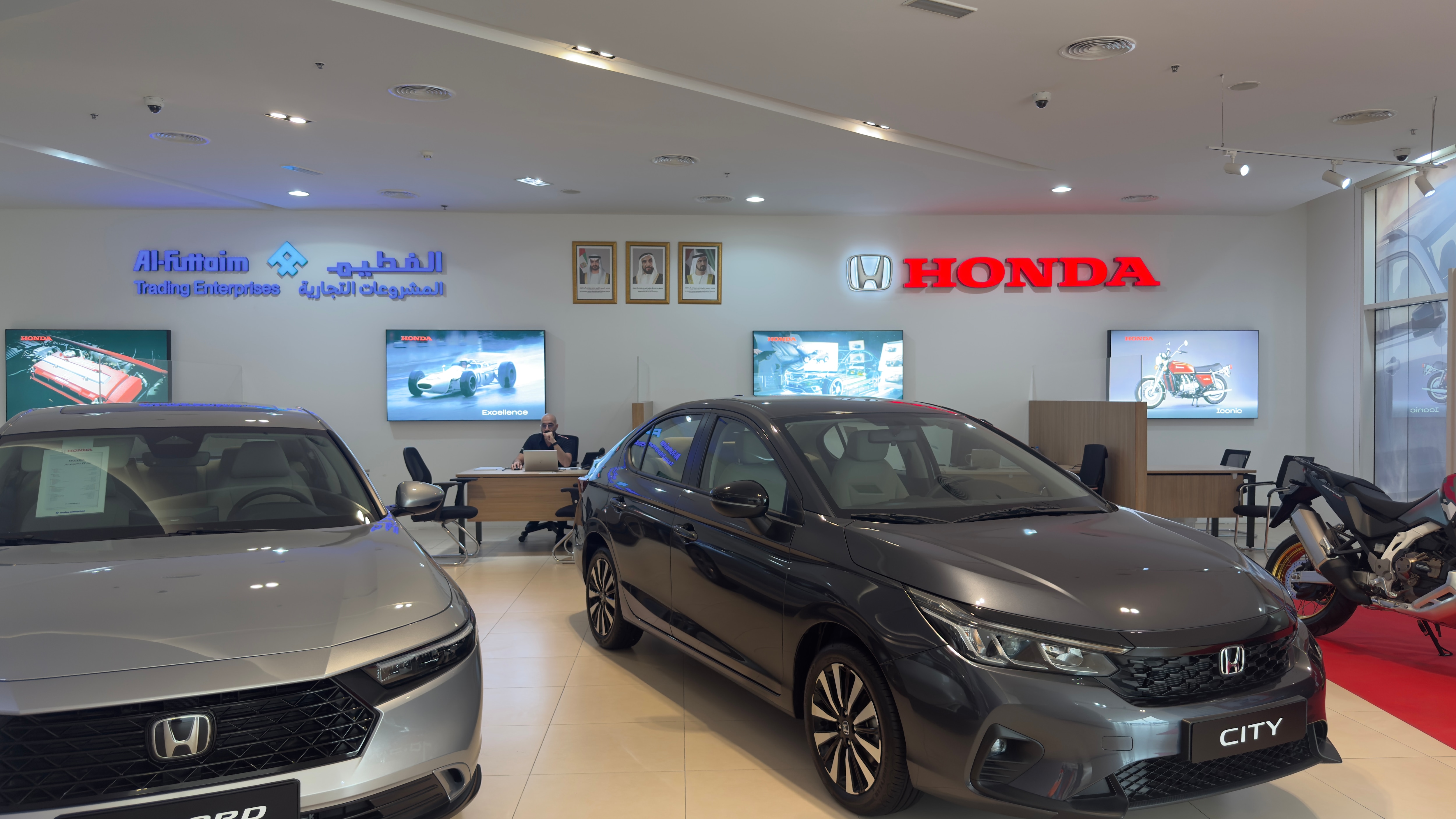 دبي - شارع الشيخ زايد