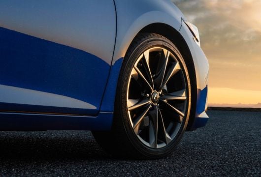 Lexus ES tire