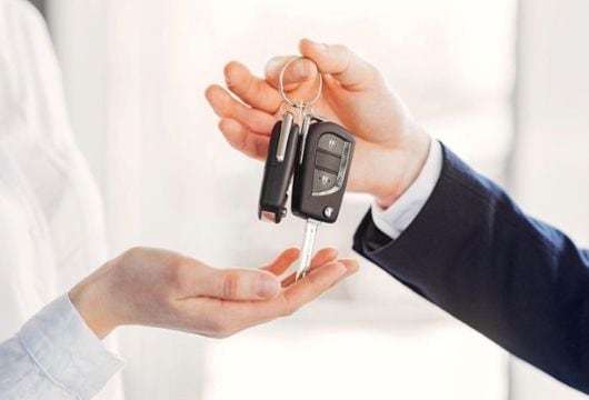 A man handing over car keys
