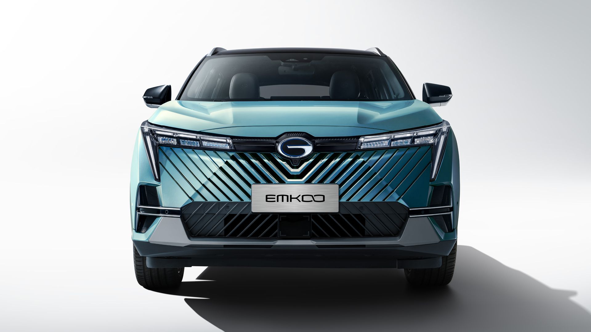 Front Grille with rhythmic lighting effect
