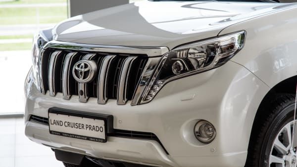 Land Cruiser vs Land Cruiser Prado - Which one is right for you?