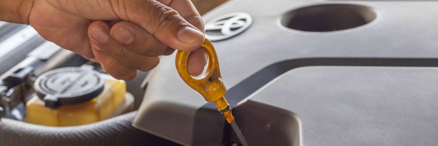 how-to-check-the-engine-oil-level-of-toyota-cars