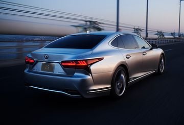 Top 5 Reasons to Switch to a Hybrid Car