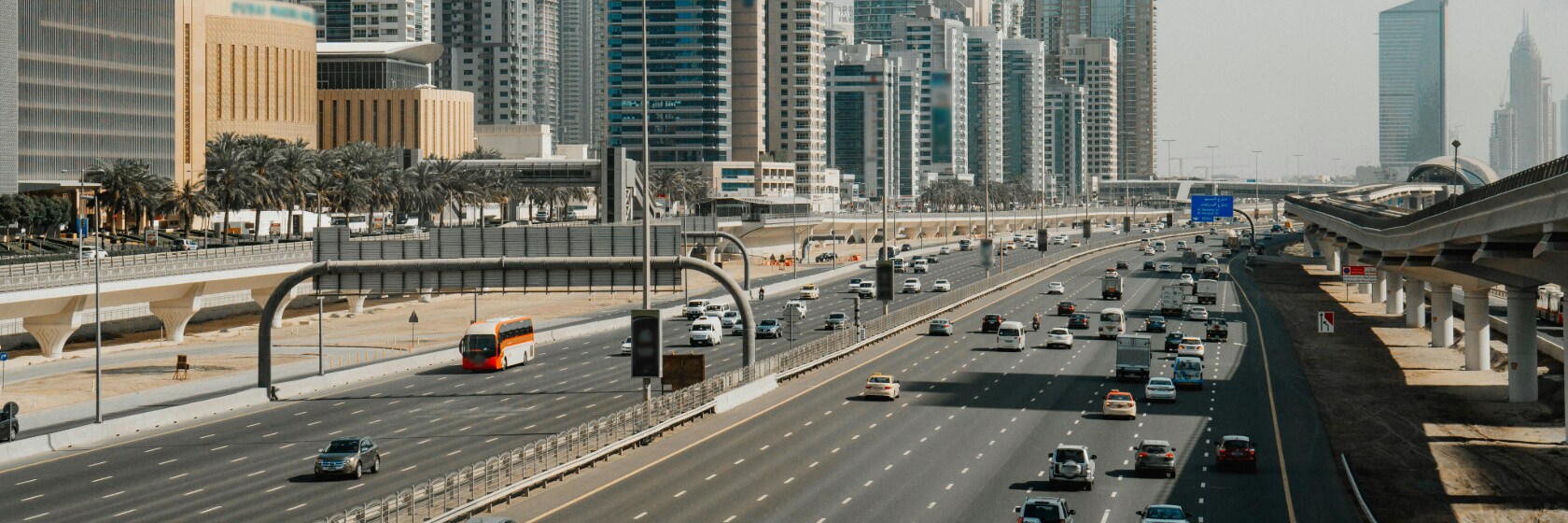 a-guide-to-overtaking-safely-in-the-uae