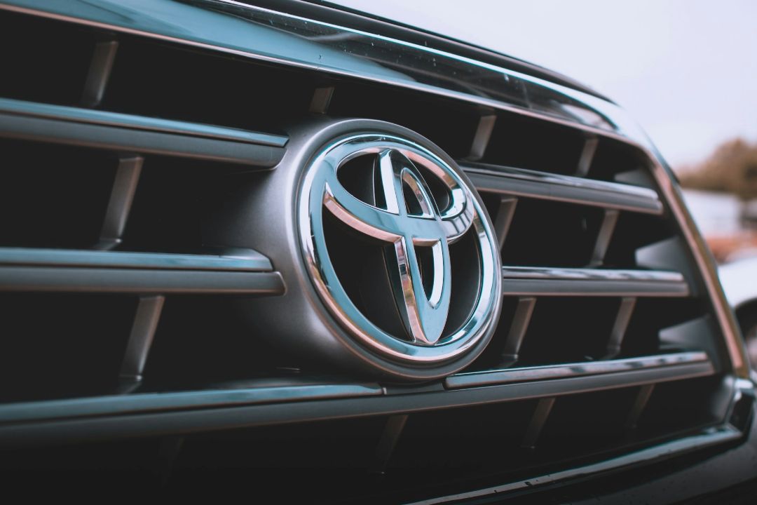 black toyota car steering wheel