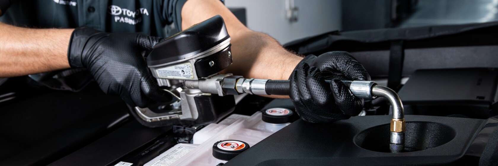 how-to-check-the-engine-oil-level-of-toyota-cars