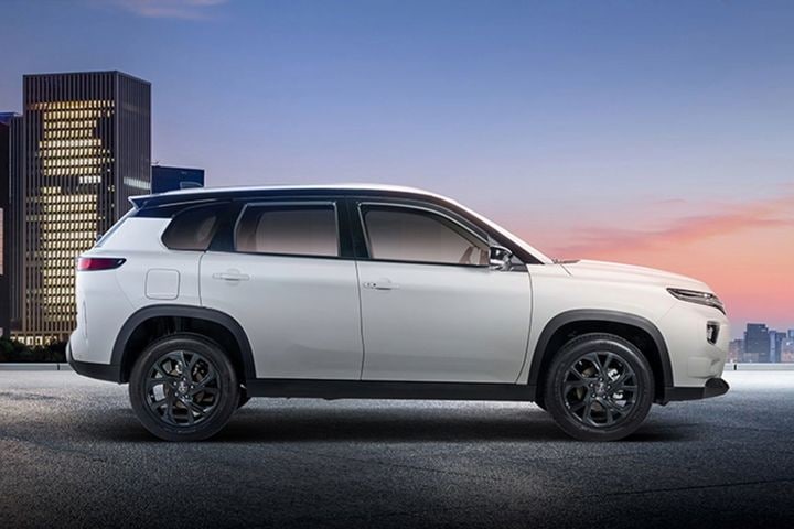 Side view of a white Urban Cruiser 2025 