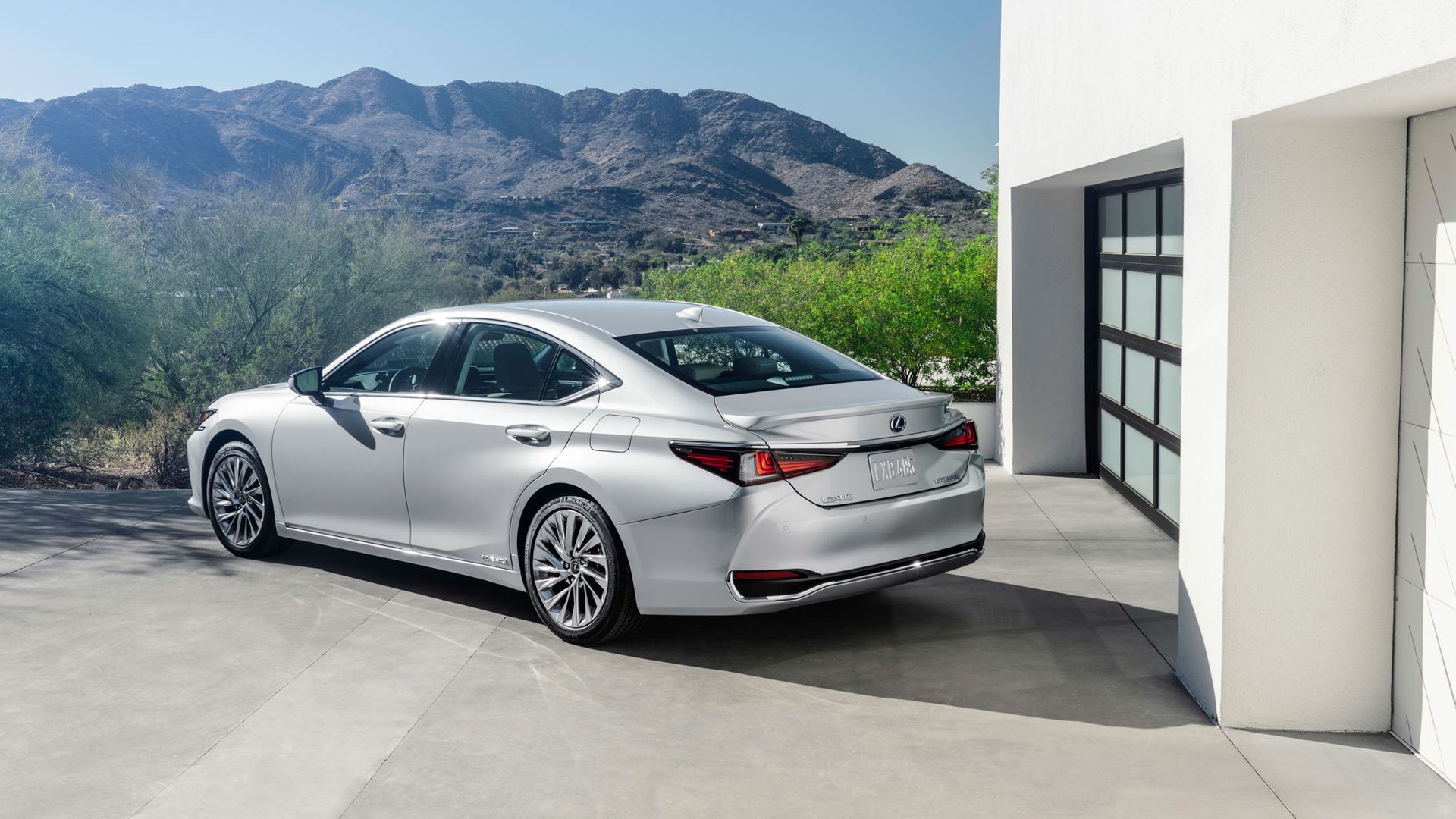 Buy the New Lexus ES 300H 2024 Specs & Price Lexus UAE