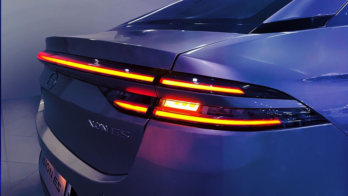 Through-type LED taillights