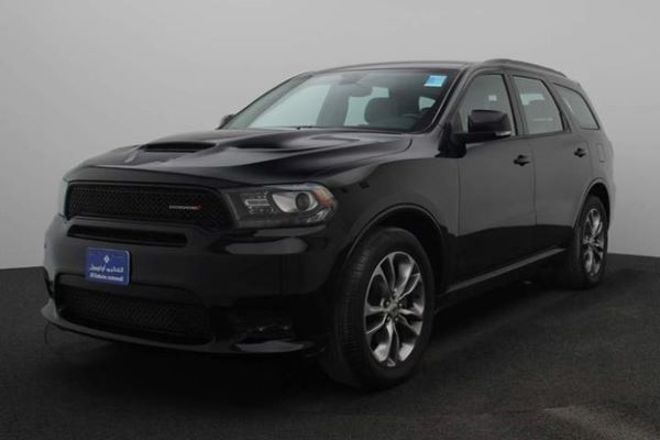 منظر أمامي لدودج دورانجو سوداء