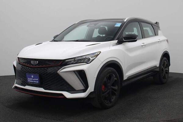 عرض جانبي لسيارة جيلي كولراي GF SUV البيضاء