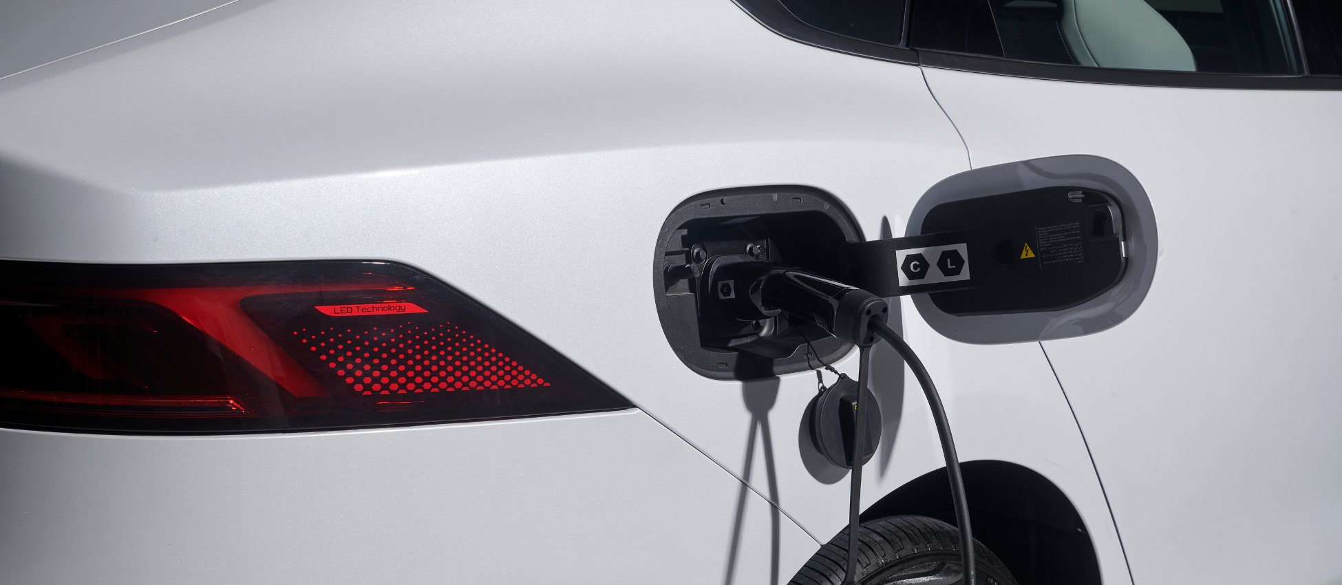 How to Transfer Car Ownership in Dubai