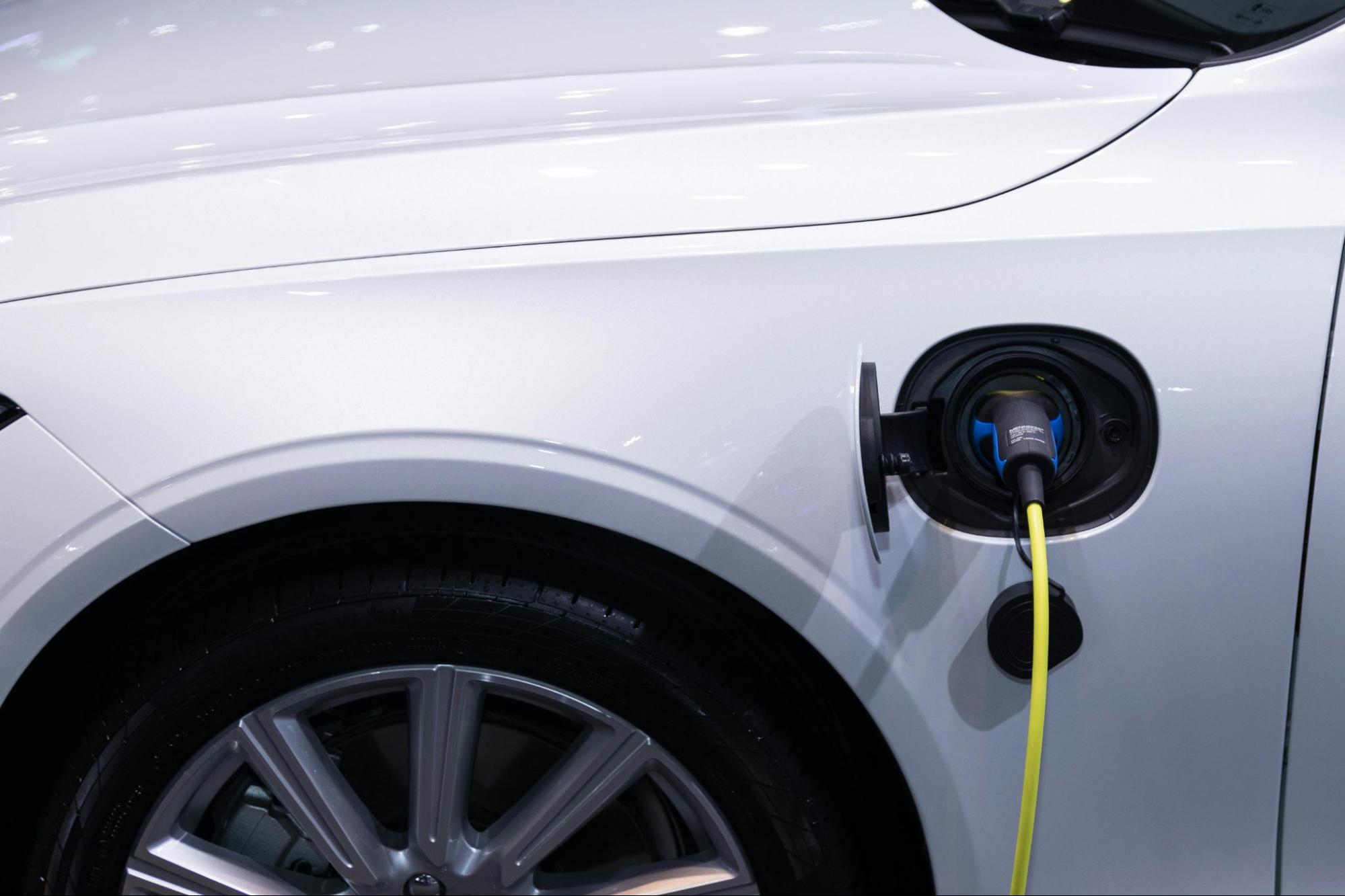 electric car vs hybrid car