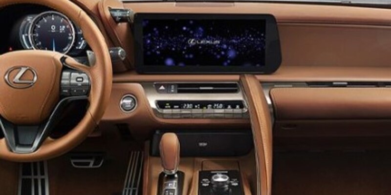 A man driving a car featuring the infotainment system