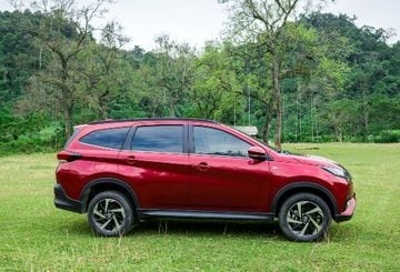 white toyota land cruiser 2022