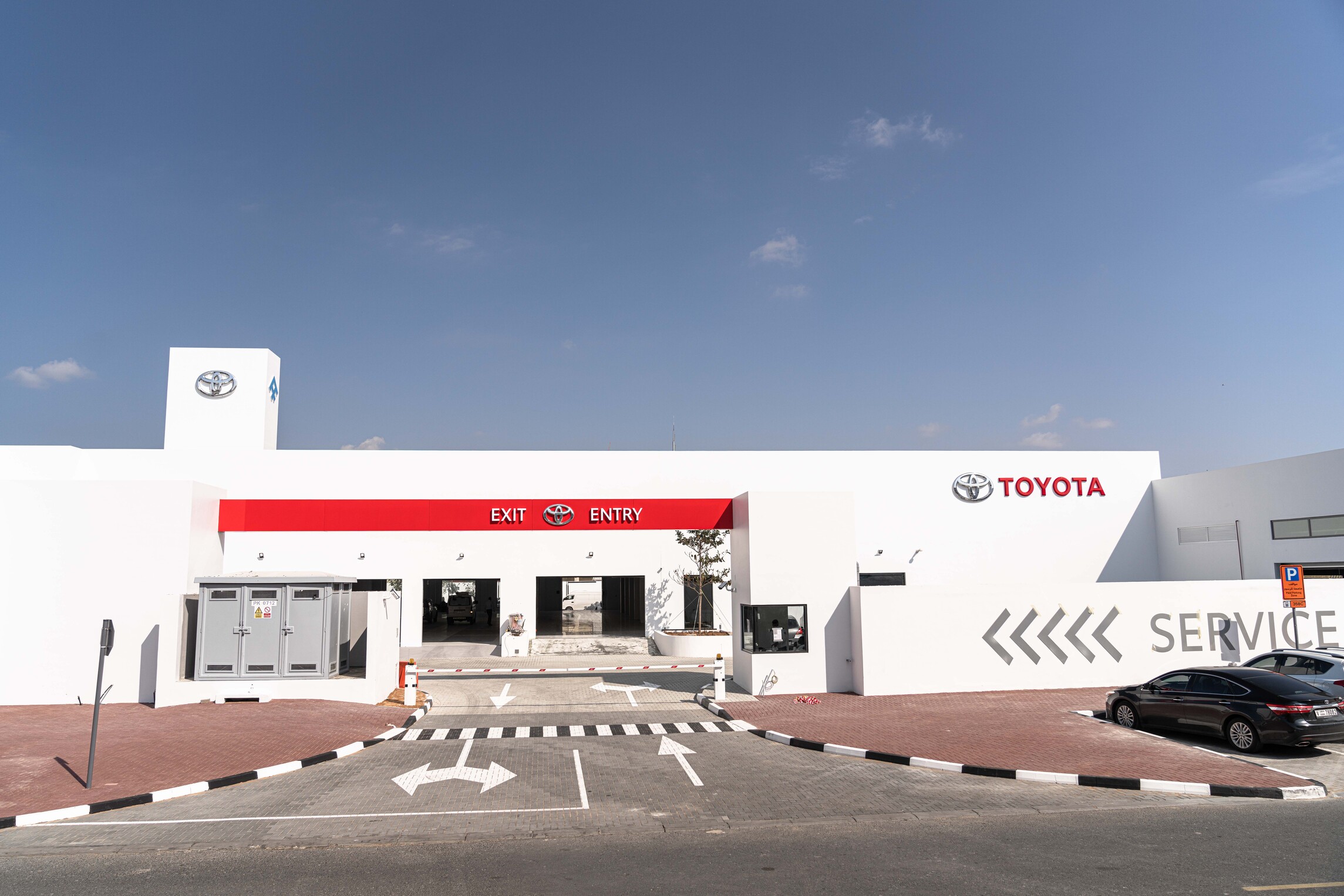 Dubai, Sheikh Zayed Road Service Center
