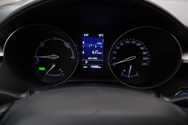 Toyota CH-R Hybrid Dashboard