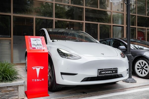 A white Tesla Model Y parked in parking lane